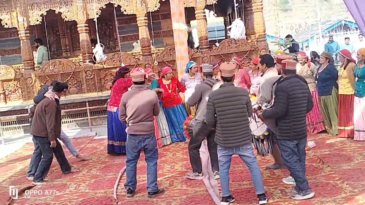 Bhataar gaon mein  Sundar nritya balveer jaunsari bend dawra 
