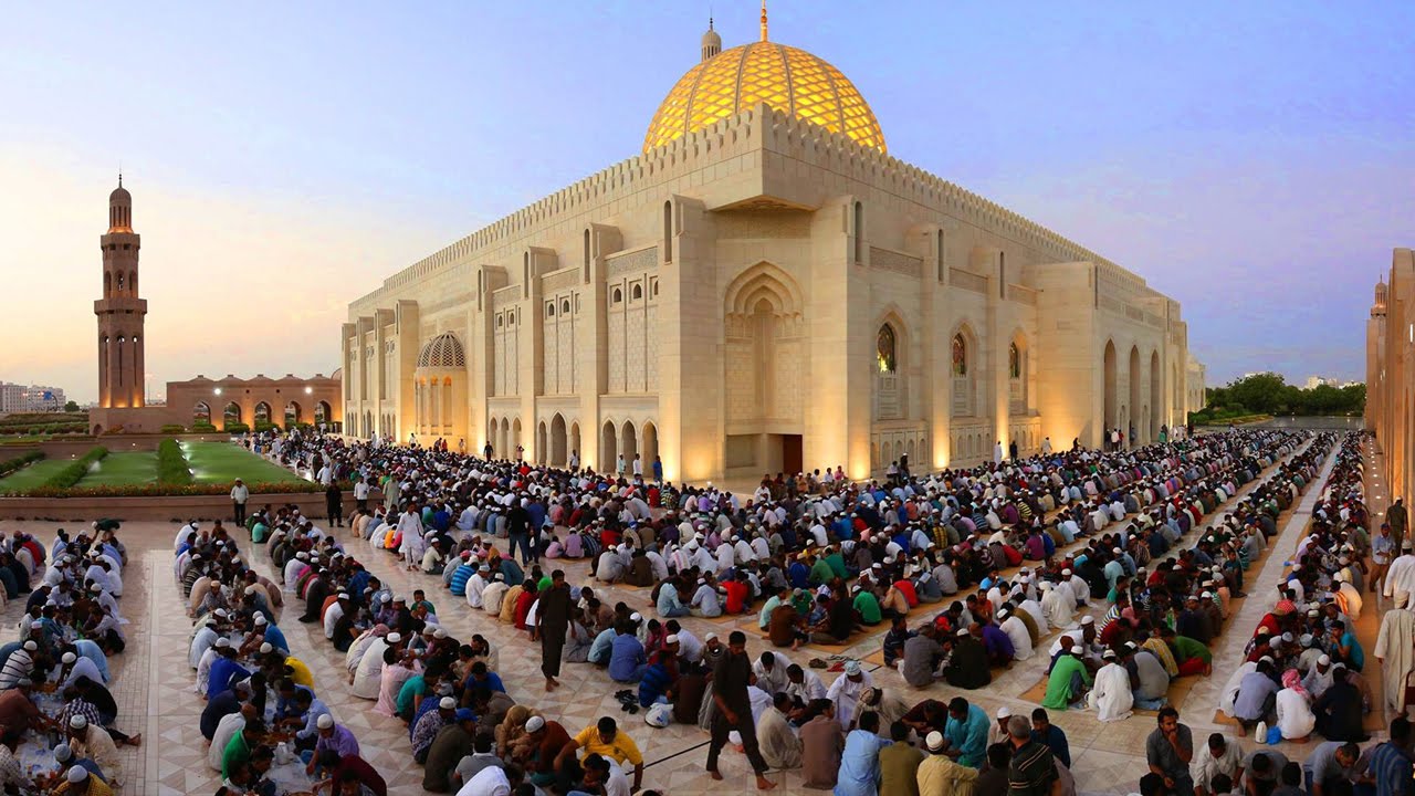 Time Lapse - Iftar at Sultan Qaboos Grand Mosque