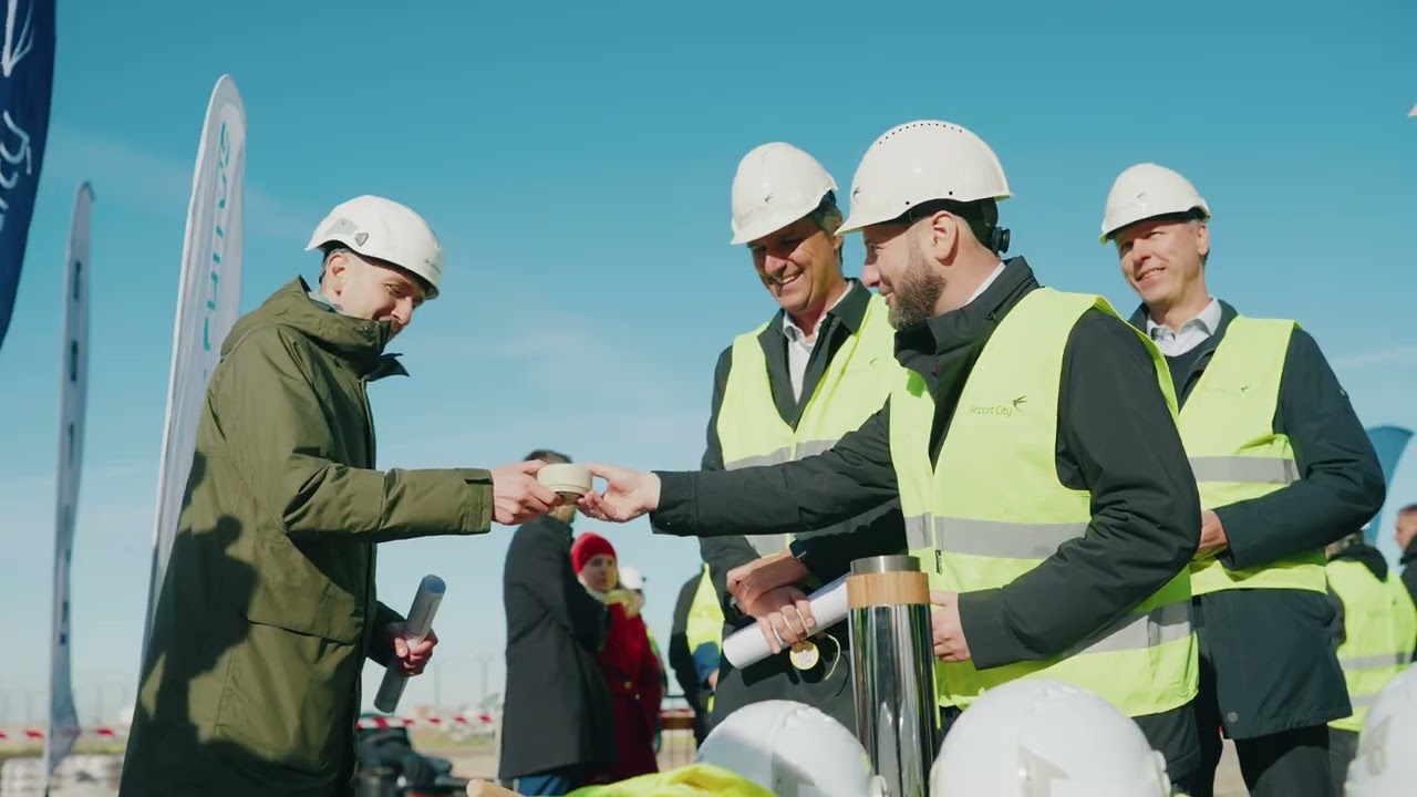 Airport City Tallinna lennujaamas. FedEx Expressi lennukauba terminali nurgakivi.