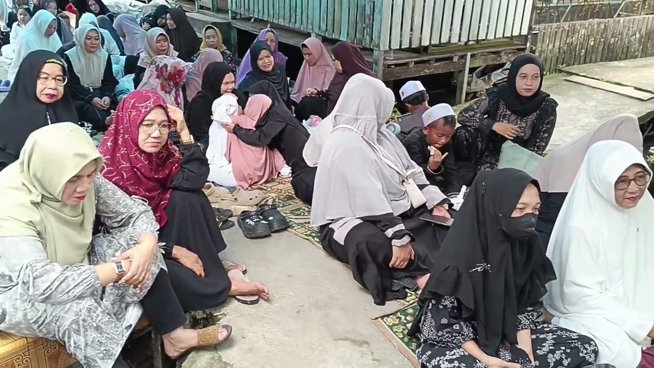 KH. Muhammad Anwar, Jangan lupa Sholat, Sedekah, dan Sholawat kepada Nabi. 