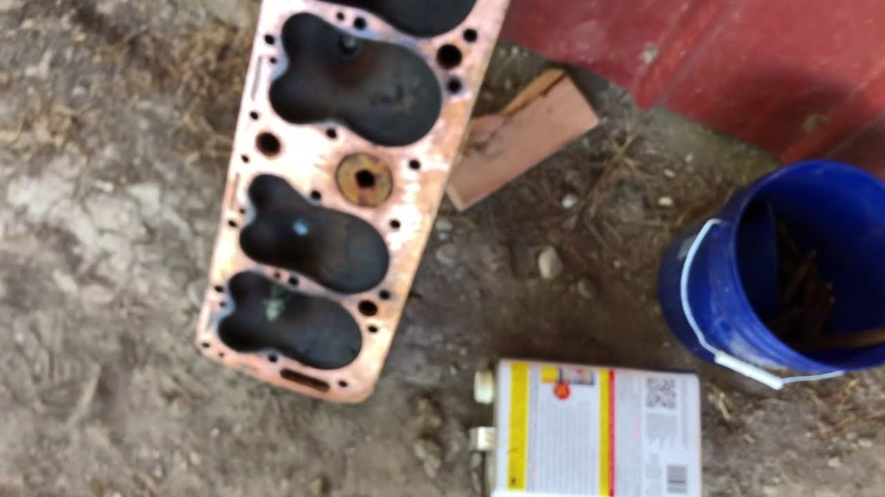 1924 Fordson F Tractor - Removing the head (rust-oration #3)