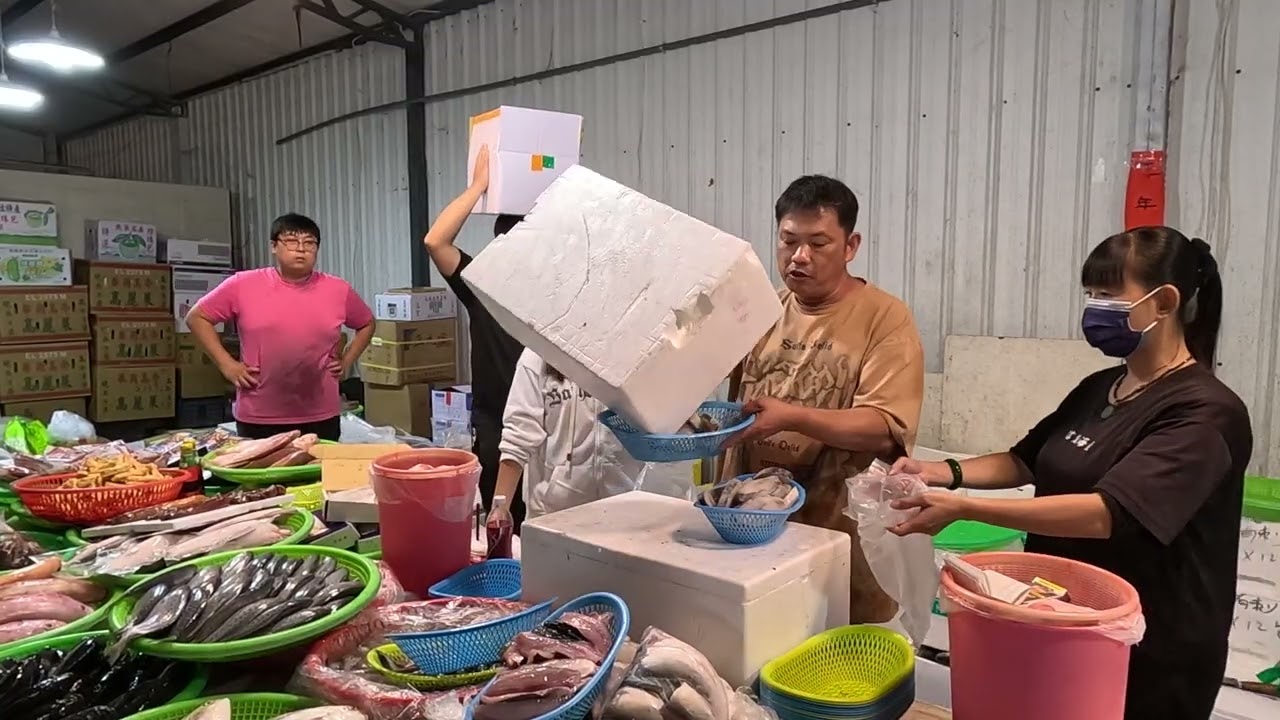 Market Treasure Hunt! Joining the Seafood Auction Frenzy—Experience the Heart Pounding Deals! 中彰海王子