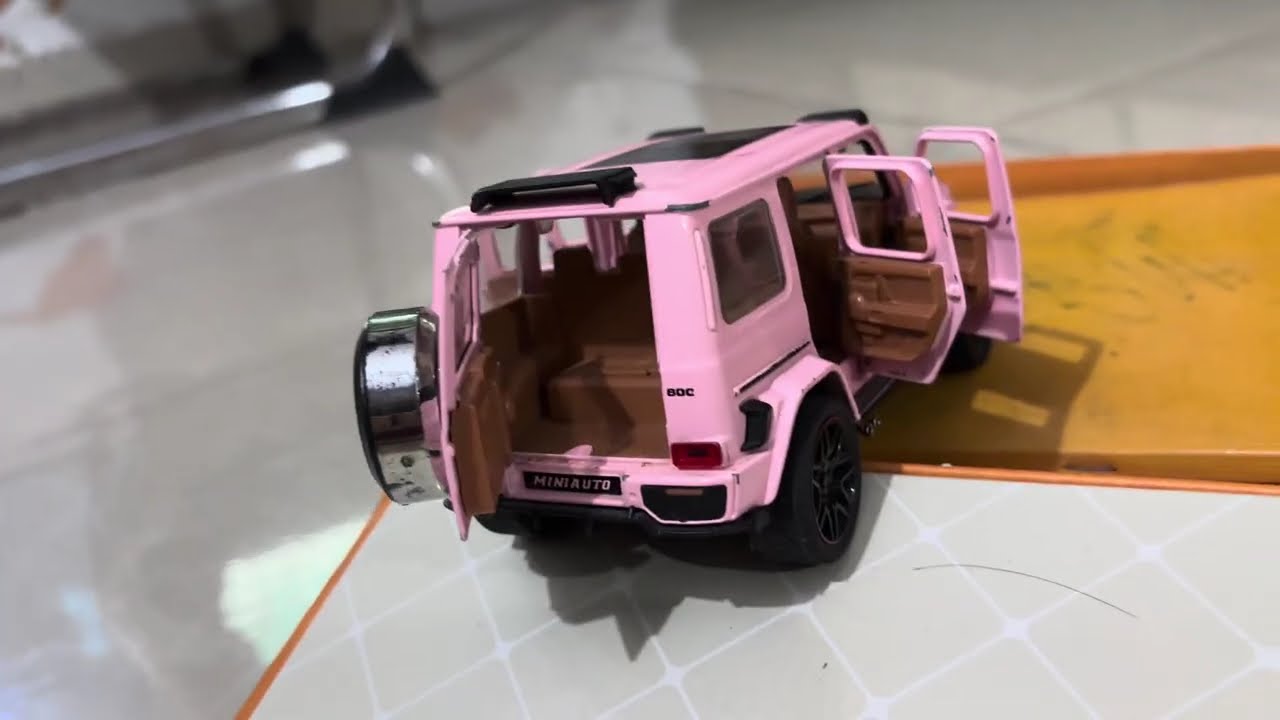 Mercedes AMG Die-Cast: Realistic Indoor Driving & Cinematic