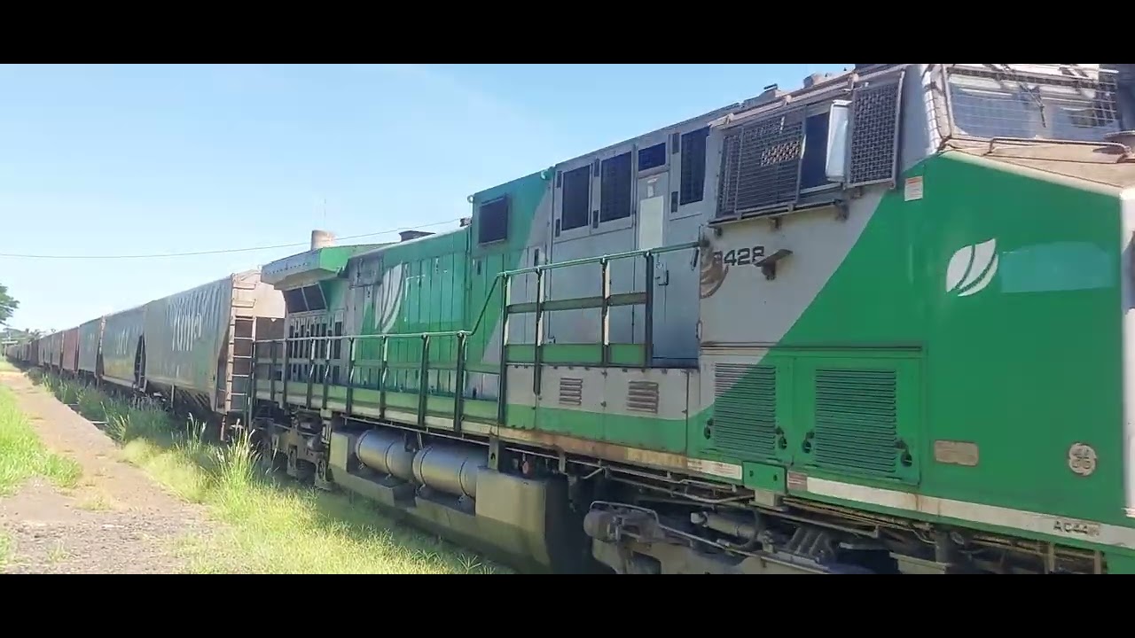 ES INPASA liderando um tricotrol no pátio de ZJA Jales 