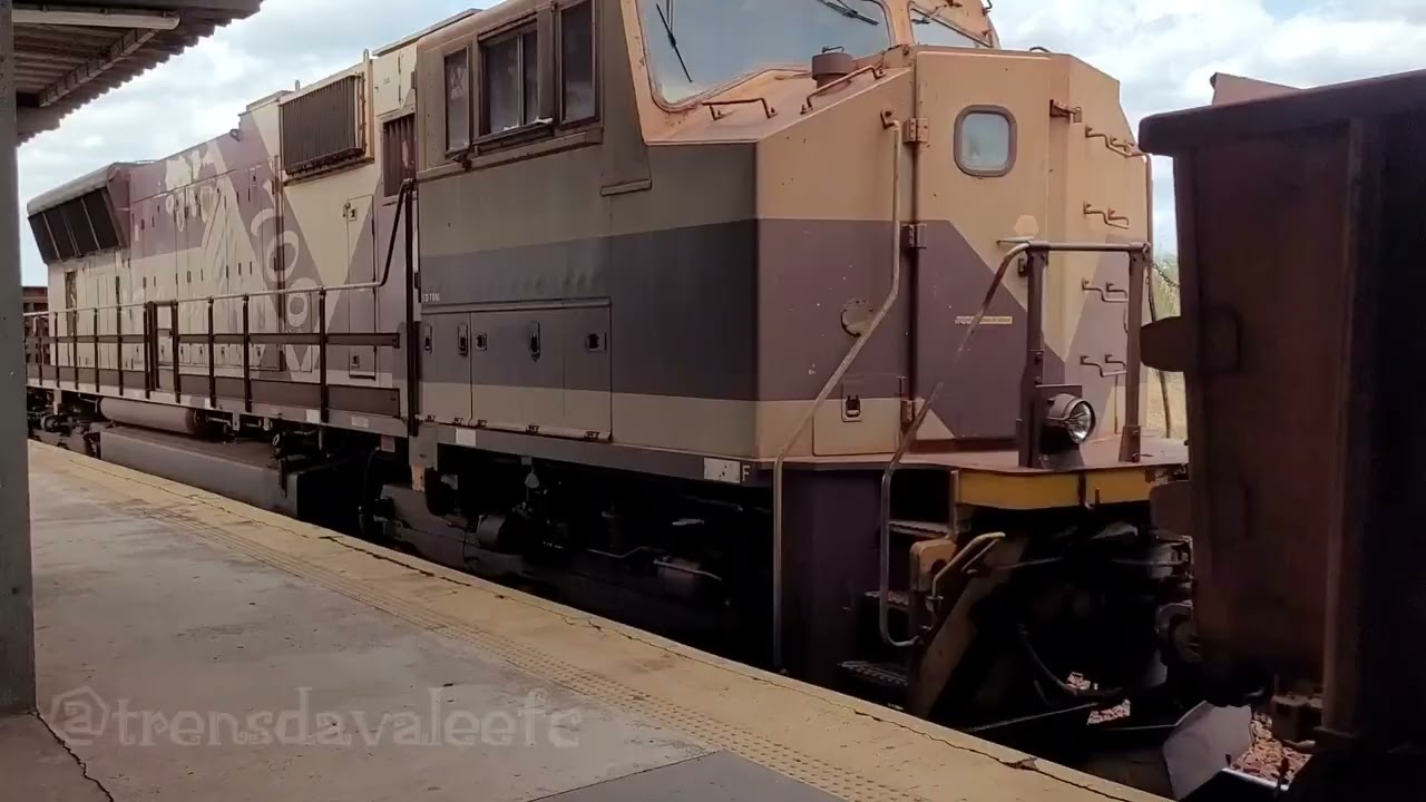 Trem de minério carregado passando no km 126, na estação de Arari-MA  EEC...
