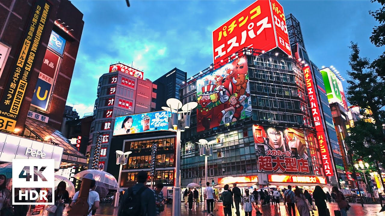 Nightfall in rainy Shinjuku, Tokyo | 4K HDR with Binaural Japanese Sounds