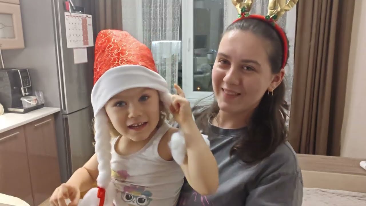 Желание ребенка- закон, хочет елку-будет елка. Мама звезда?😂