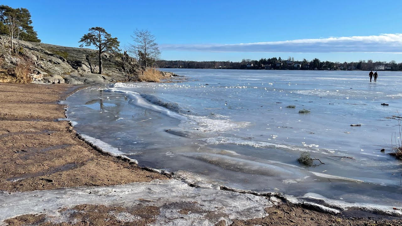 Stockholm Walks: Skogås, along icy lake Drevviken. Watching ice skaters, nature & houses in suburb