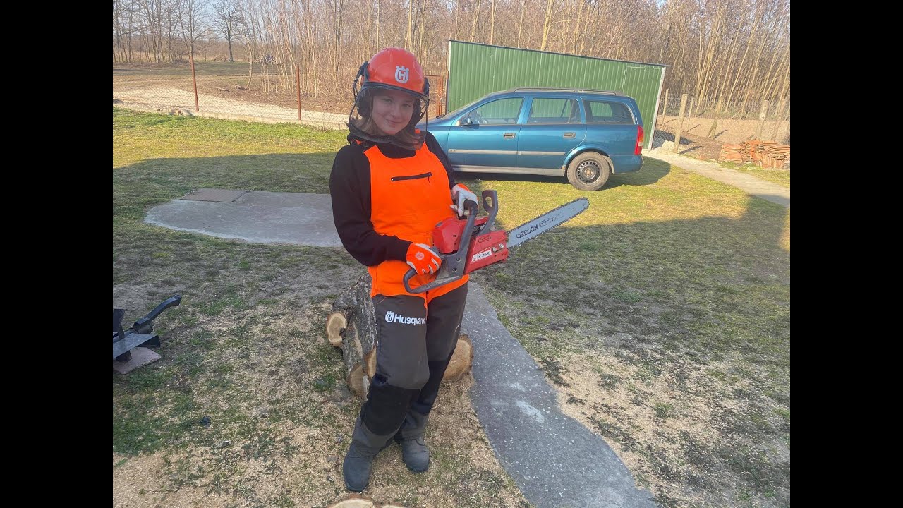 A lányom első vágásai láncfűrésszel /my daughter&chainsaw