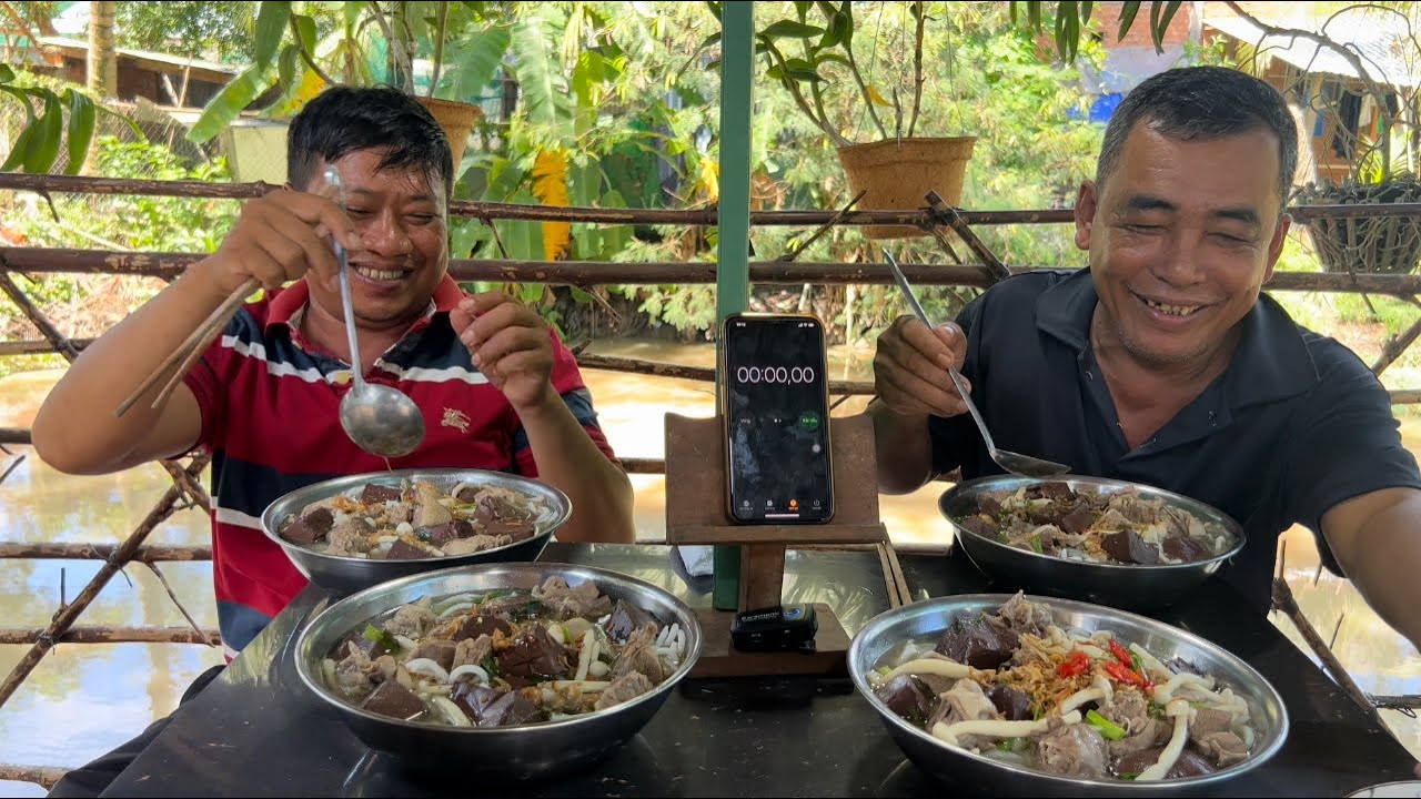 Cuộc Thi Tốc Độ - Chấp 2 Phút Ăn 7 Ký Bánh Canh Vịt | ATN