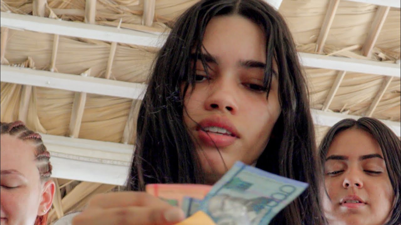 Jefa pone a prueba empleadas pagando dinero de más y esto pasó 🤬😭 