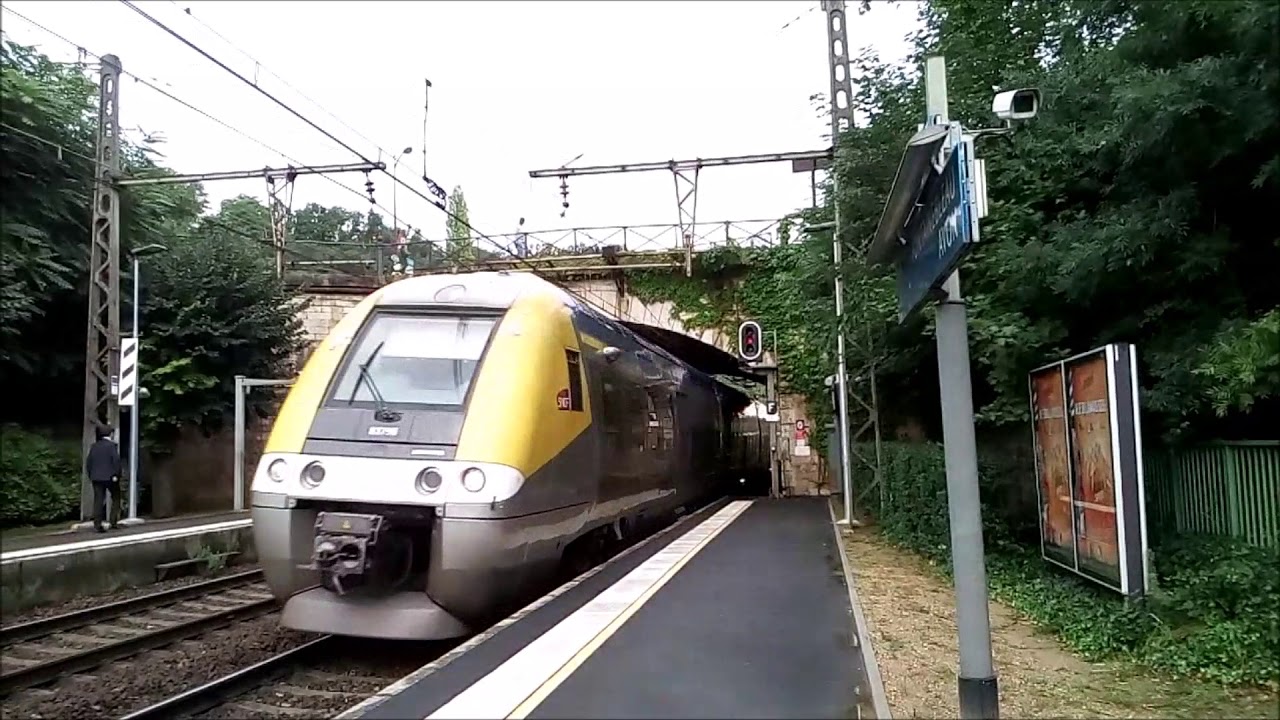 En Gare de Fontainebleau - Avon (77)