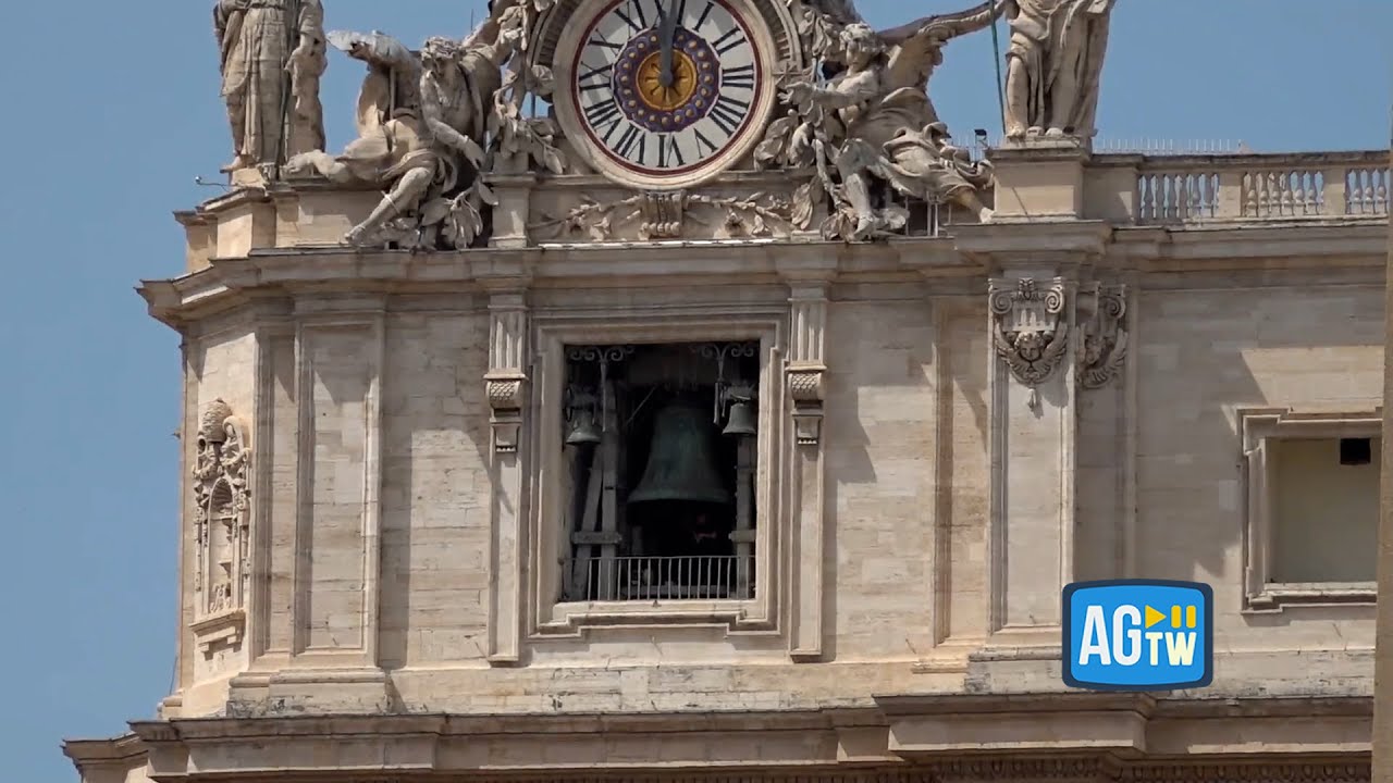Morto Papa Francesco, rintoccano le campane di piazza San Pietro. Lunghissima coda di fedeli