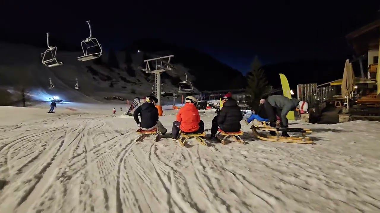 Nachtrodeln in der SkiWelt Söll: Wir testen für Euch die Mondrodelbahn. Alle Infos rund ums Rodeln.
