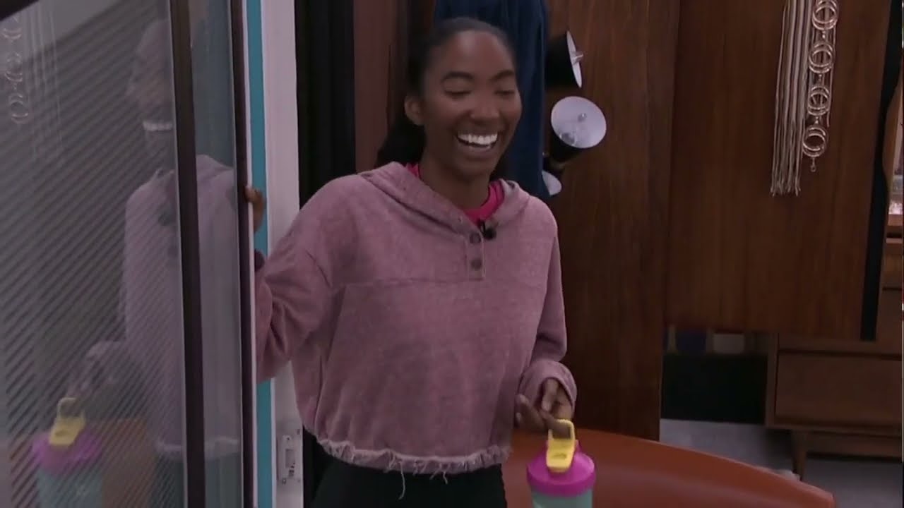 bb24 big brother clip taylor confirms kyles bb comic was rep-kyle dysfunction.  funny