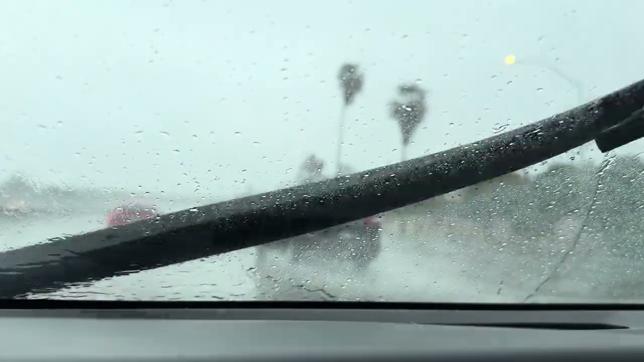Freeway de Los Angeles,California,Usa,de paseo bajo las lluvia,19 de febrero de 2026
