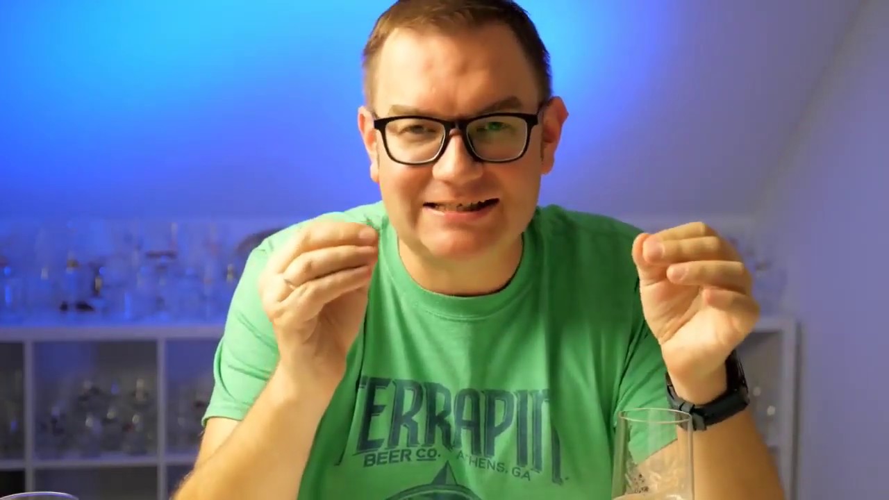 Tomasz Kopyra tłumaczy jak w Polsce wygląda system zwrotu butelek 1/2