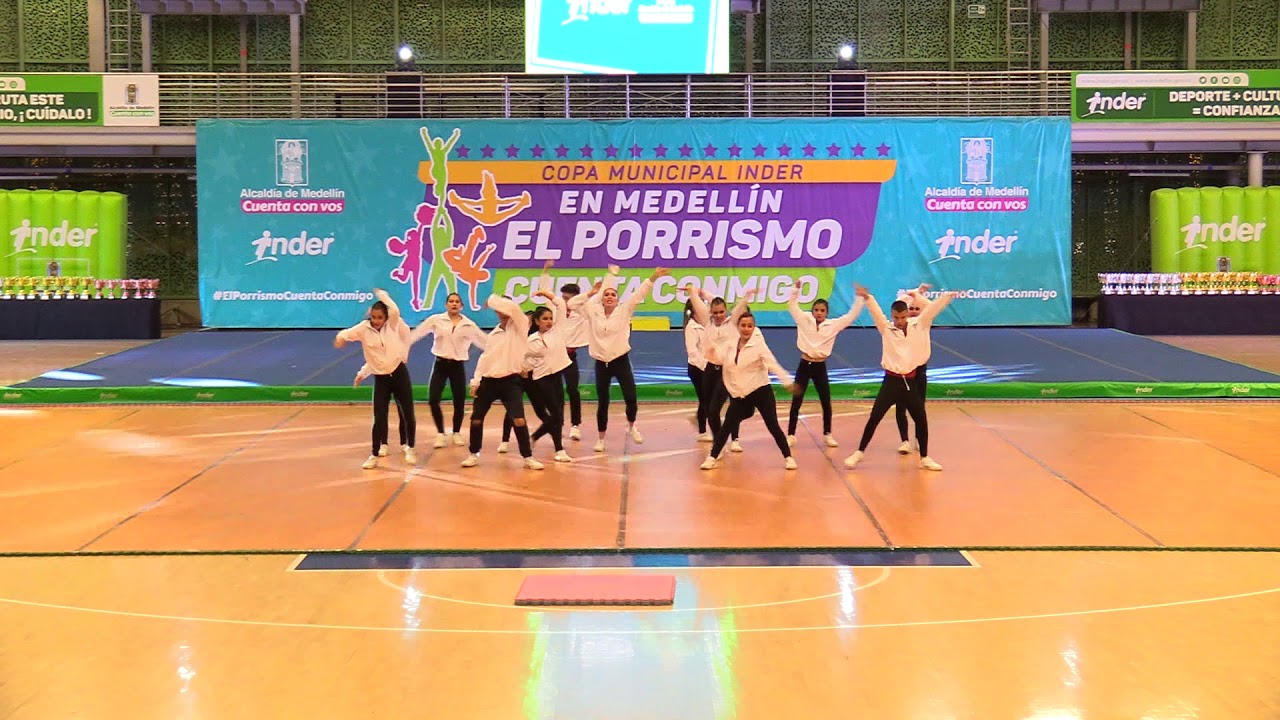 89  Juvenil proyección Uniques