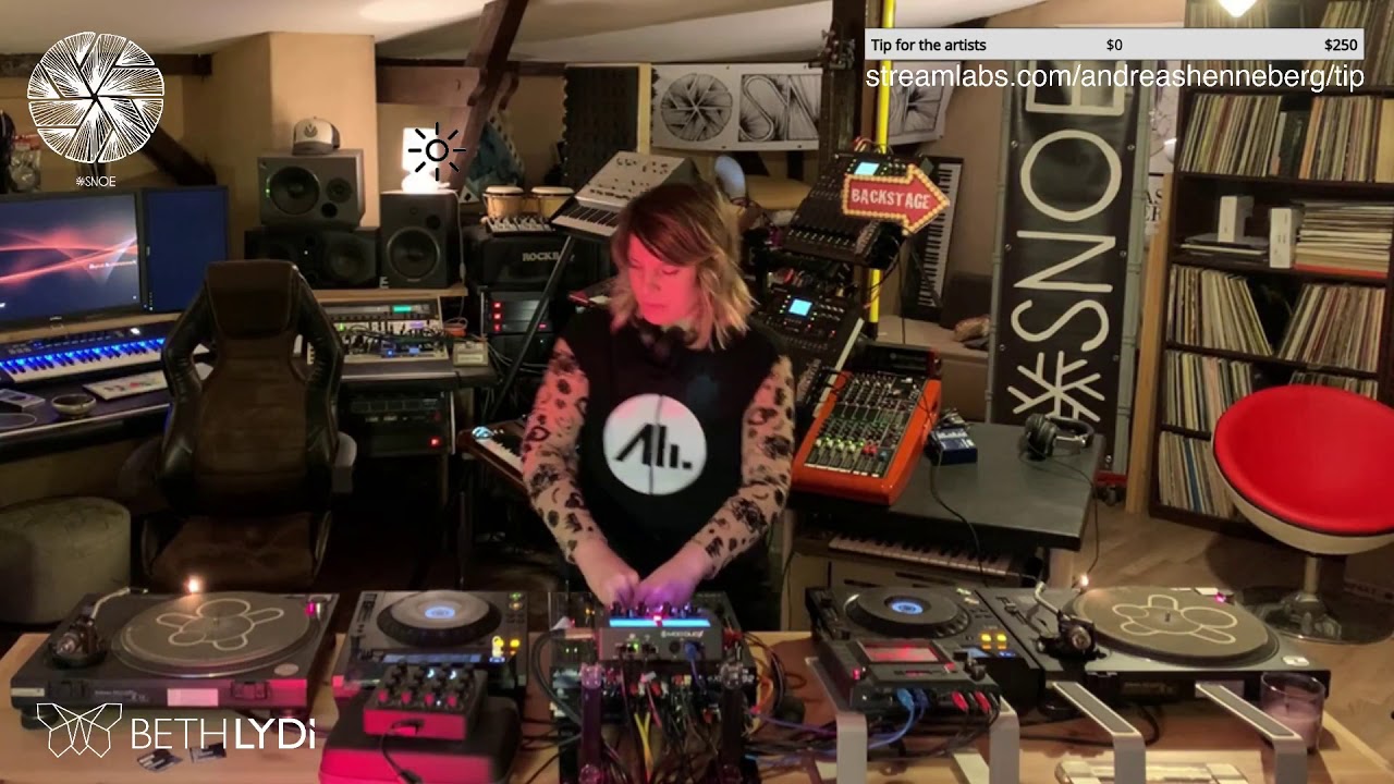 Beth Lydi live from SNOE Headquarter in Berlin