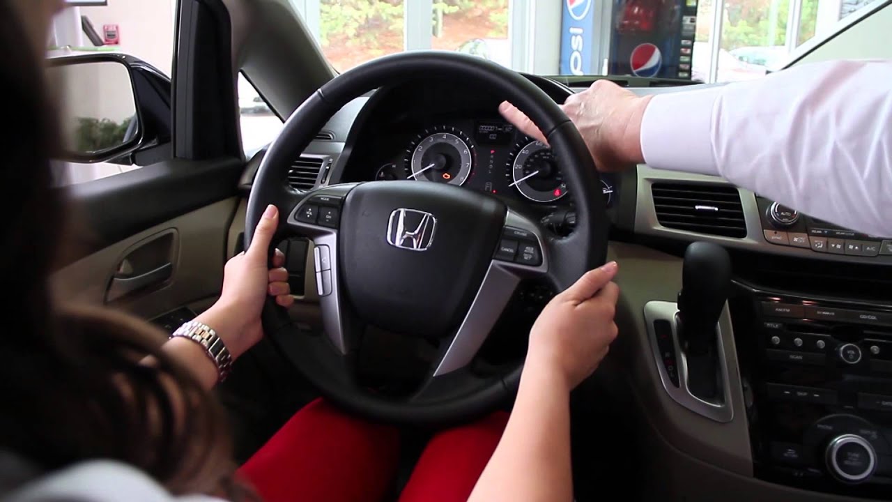 Lauren & Leo review the 2013 Honda Odyssey