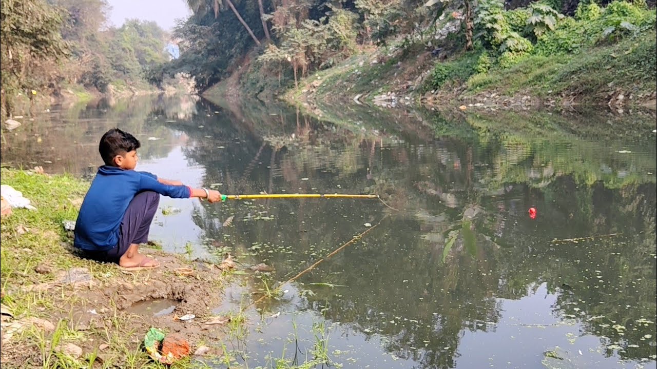 Fishing Video🎣✅ || I caught such a bigscary fish in a river in a rice field || hook fishing