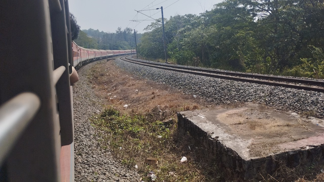 When Your Train Suddenly Takes a Sharp Curve! 🔥  That Track Sound Though…!