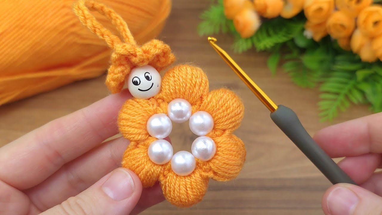 super idea! This cute face keychain was so sweet! Crochet is so easy keychain model narrative