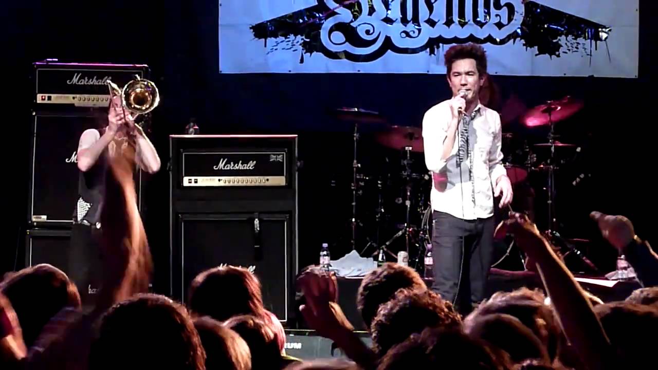 High Fives [HD], by Suburban Legends (@ HMV Forum London, 25.02.2011)