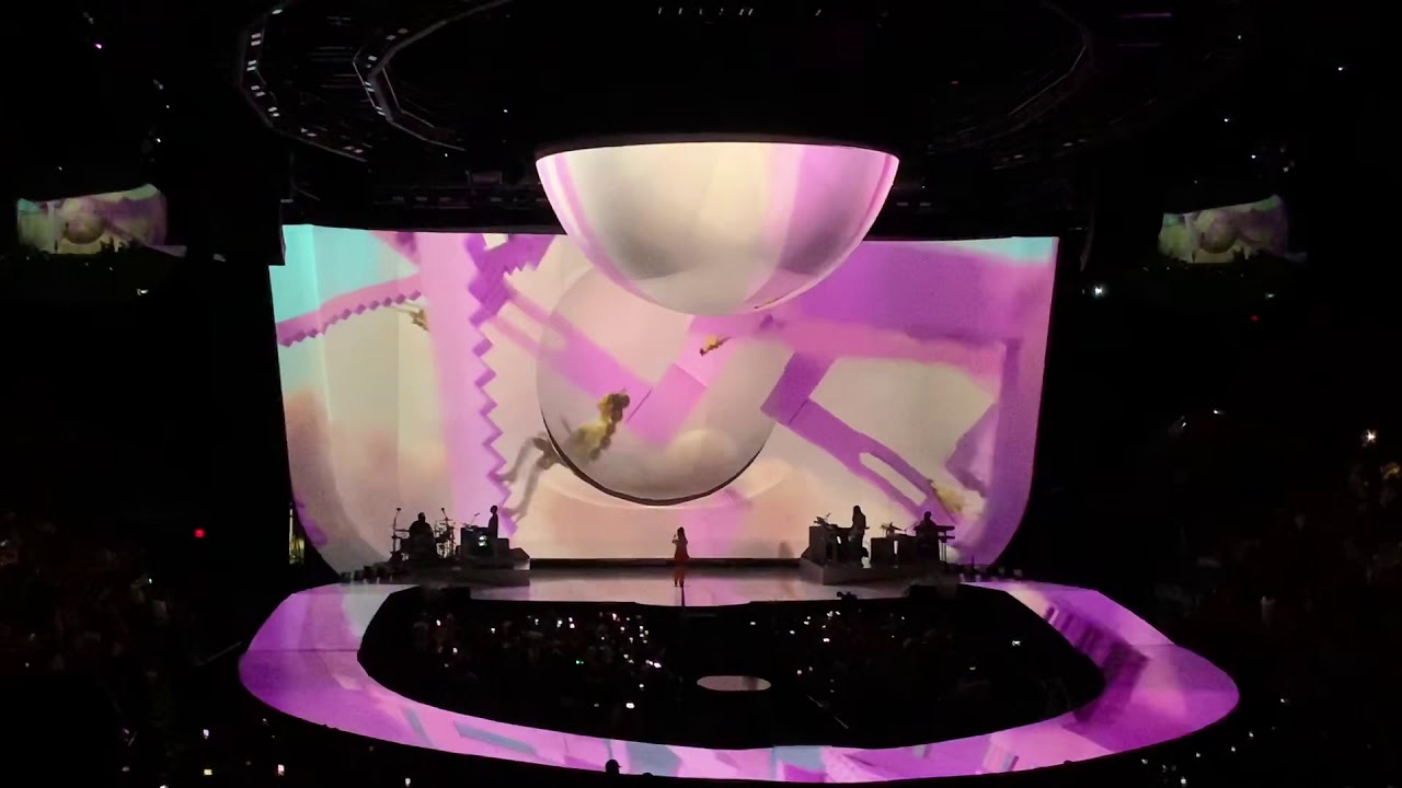 Ariana Grande - ‘no tears left to cry’ Live at Sweetener World Tour
