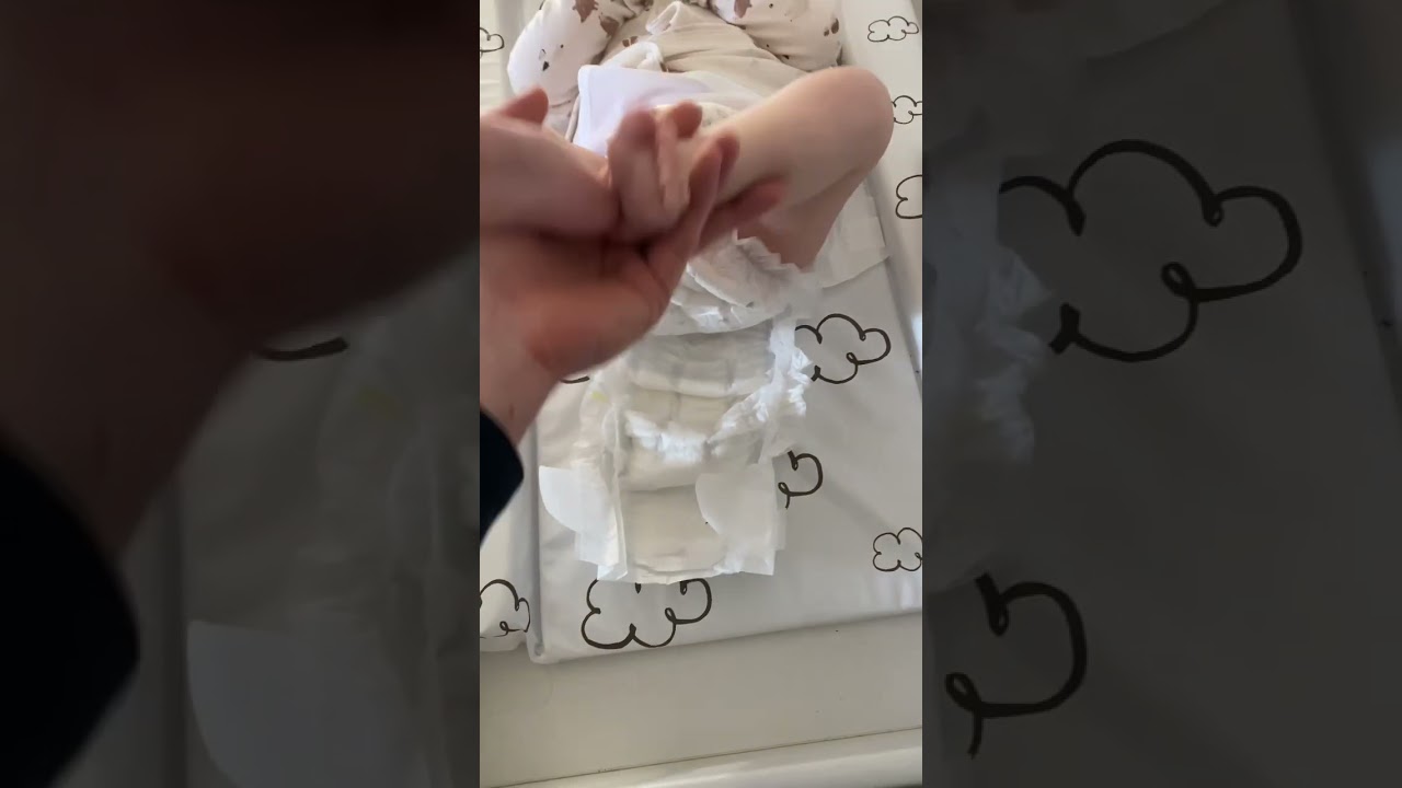 Nappy Changing Tip ✅ Simple but Effective. Wish I knew sooner! #shorts #baby #babytips