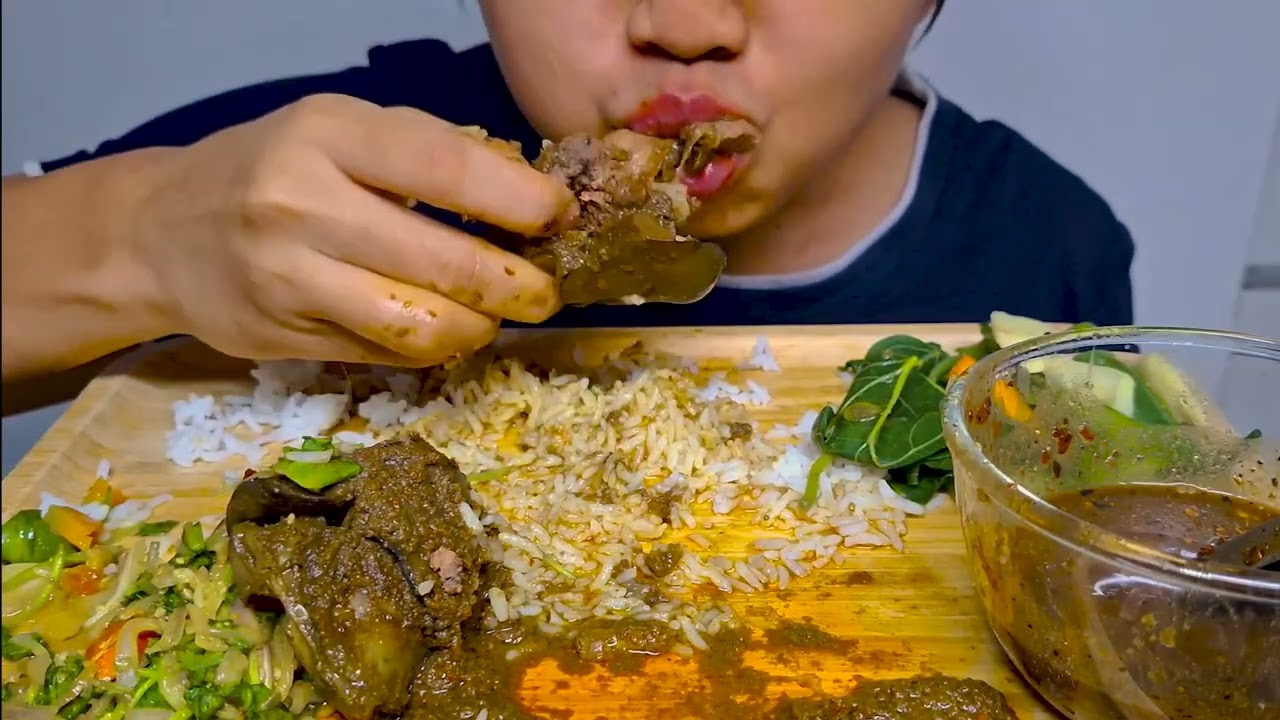 Eating Chicken Liver and Gizzard Curry, Fish Paste with Rice.