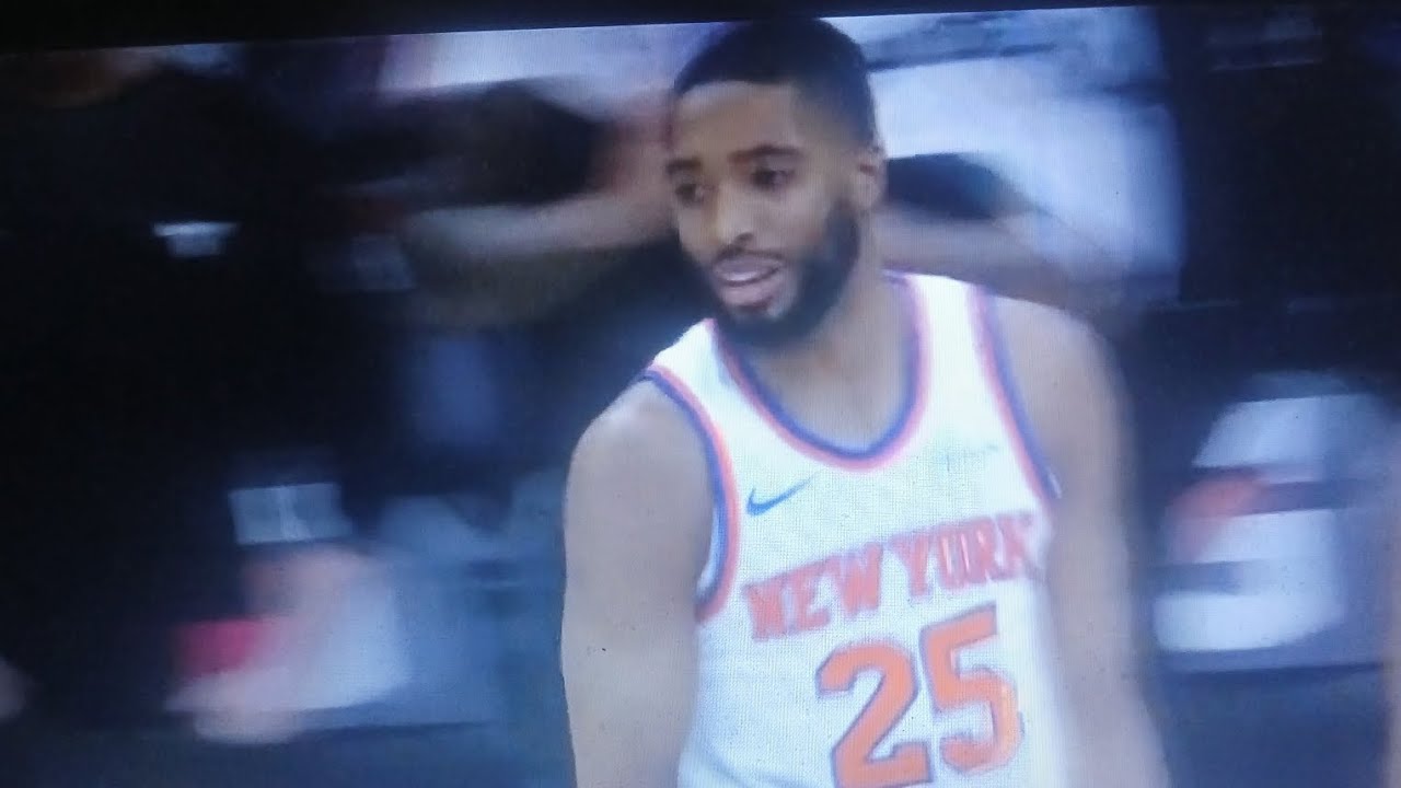 Mikal Bridges drains dagger corner 3 sending the Knicks to a win over the Bulls!
