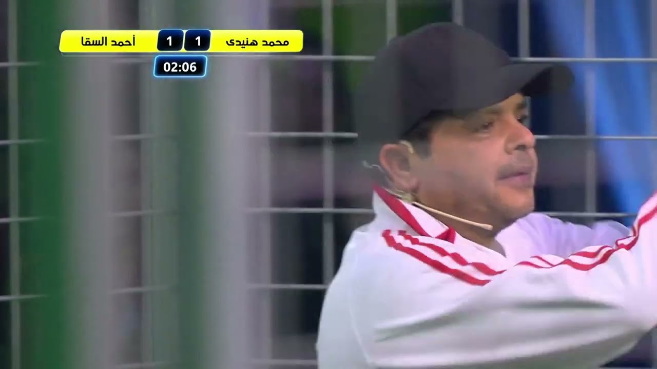 مهارات كرة القدم بين هنيدي والسقا!