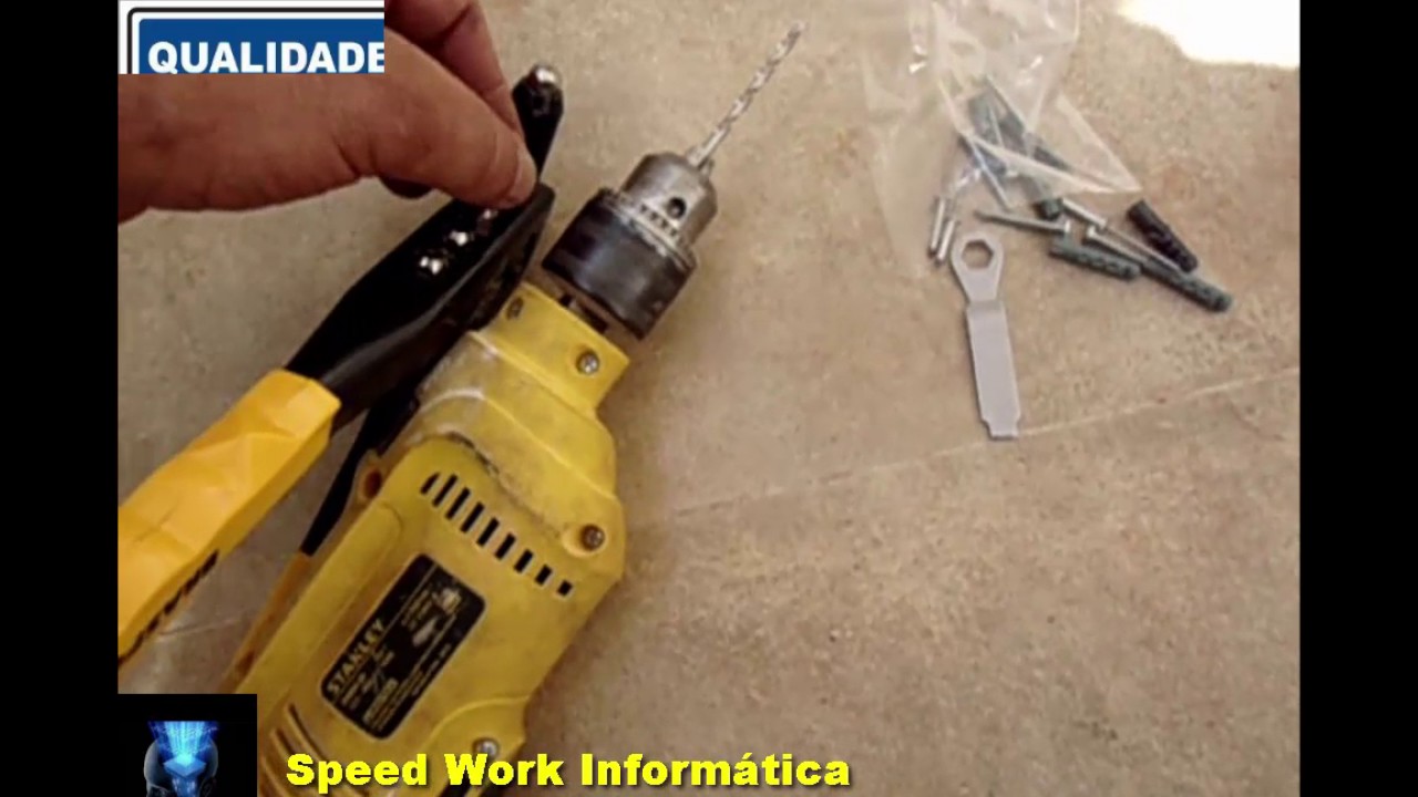 Como usar uma rebitadeira manual para fixar dobradiças, fixadores de portas etc...