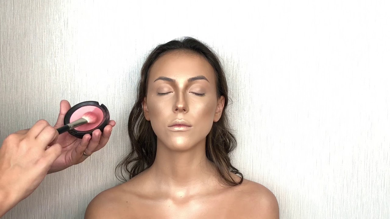 Makeup cut crease com pele super iluminada