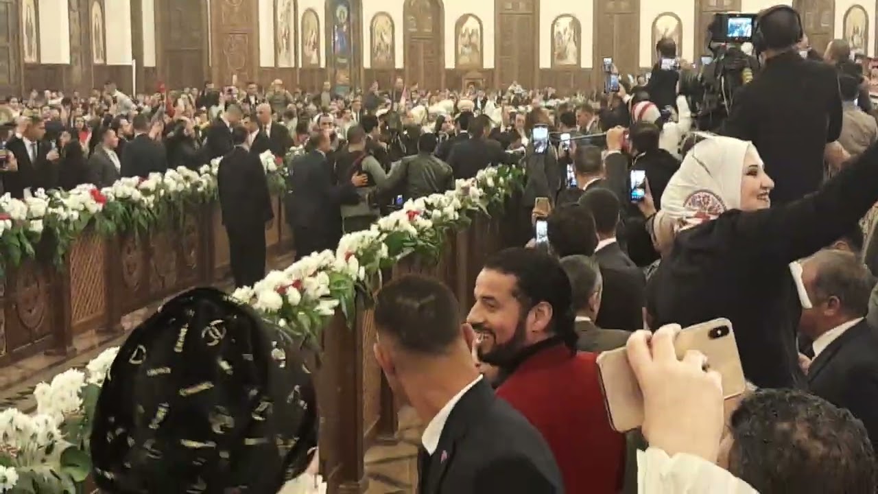 لحظة وصول الرئيس عبد الفتاح السيسى للكدرائيه بالعاصمه الاداريه الجديده