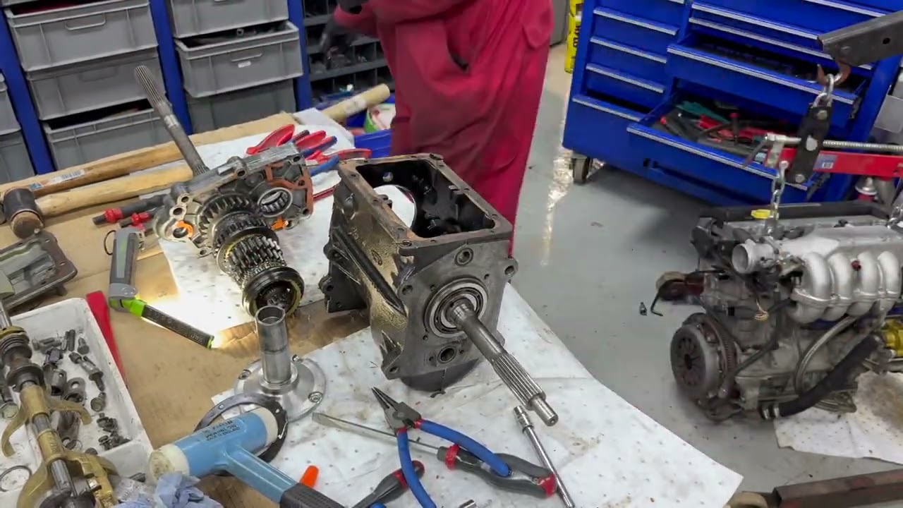 Caterham - Разборка коробки передач Type 9