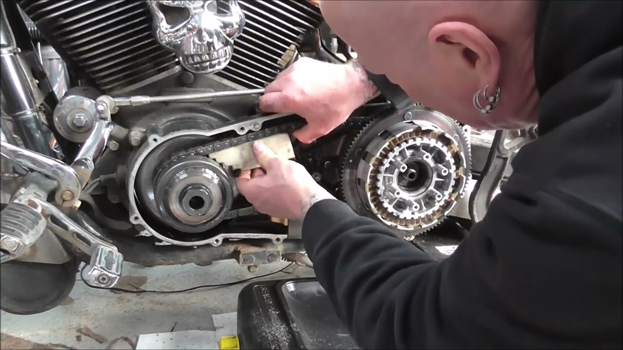 Replacing the final drive belt and pullies on a 2002 HD Dyna Wide Glide.    Part 1