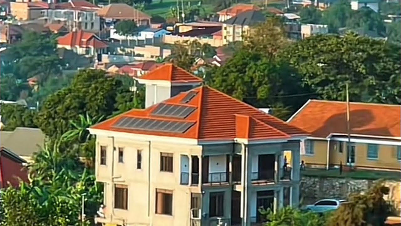 Omuntu eyaasose okulambula ekiifo president kyeyabademu ye Emmiry speak