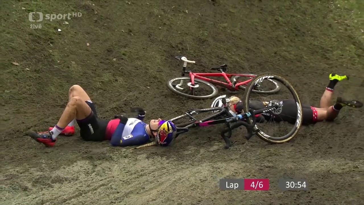 Jolanda Neff y Pauline Ferrand Prevot chocan en WC Cyclocross 2018