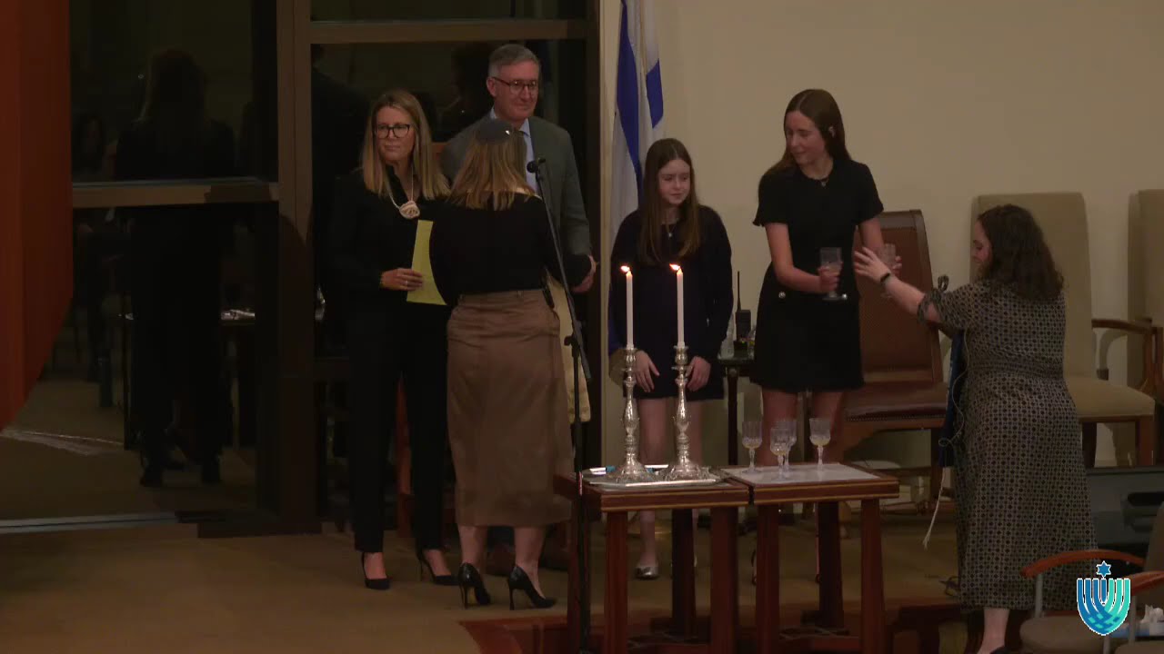 Shabbat Candle Blessing with Dylan Braun and Family