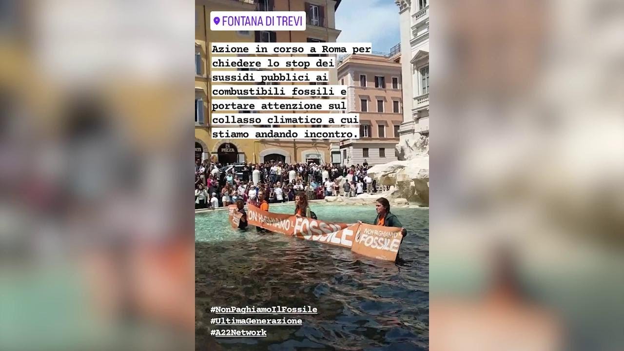 Blitz di Ultima generazione a Roma: liquido nero nella Fontana di Trevi