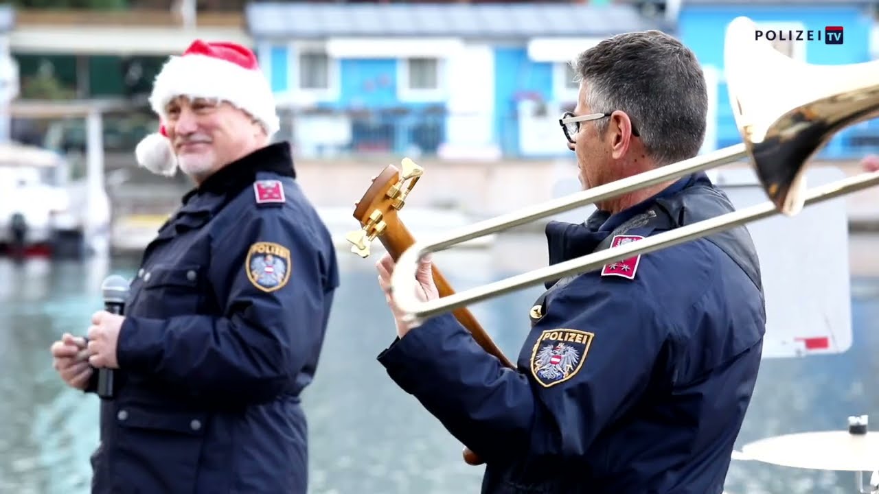 Weihnachtlicher Gruß der Polizeimusik Wien - Let it snow