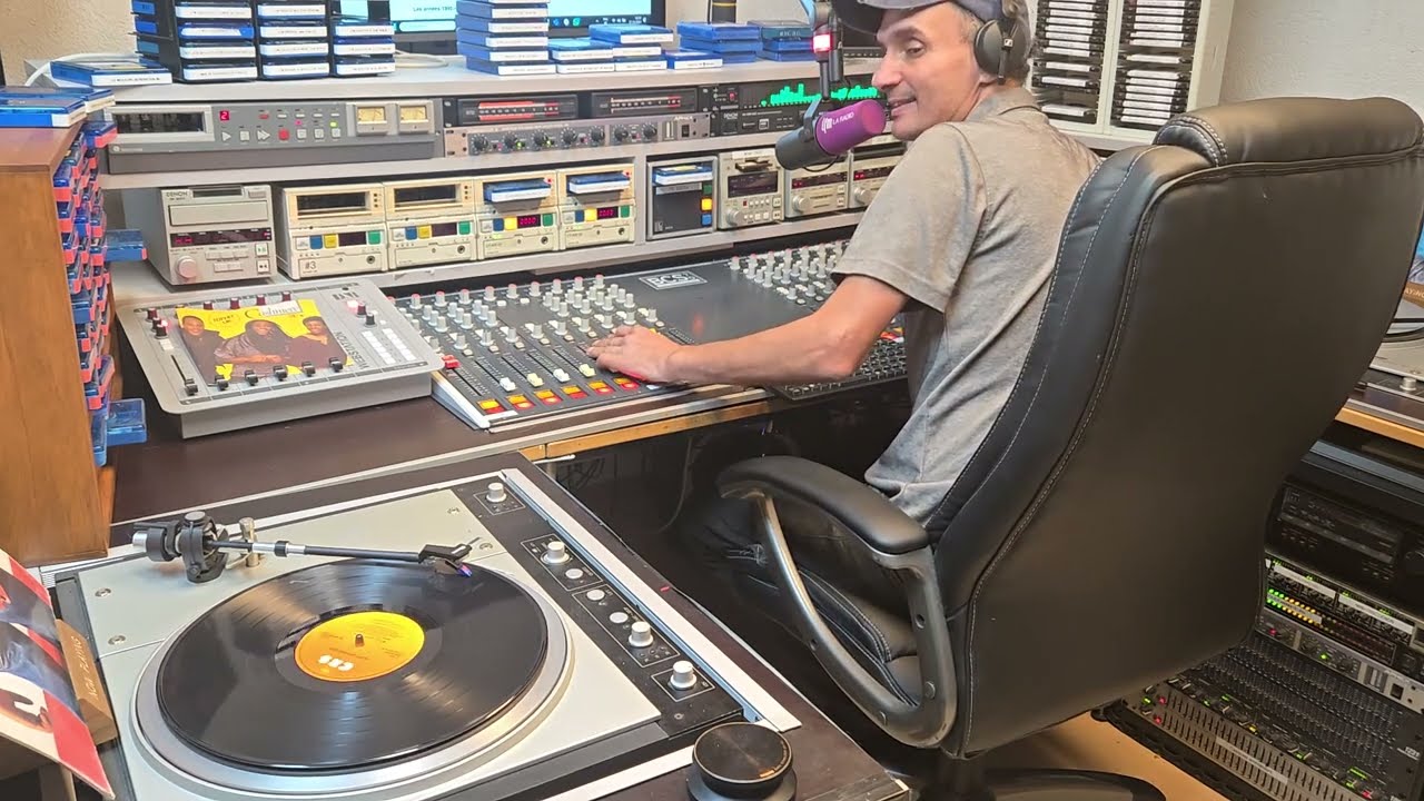 MON STUDIO RADIO VINTAGE. LFM COLLECTOR OCT 2024
