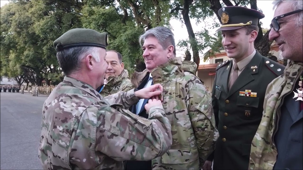 JURA A LA BANDERA Y CONDECORACION VETERANOS MALVINAS