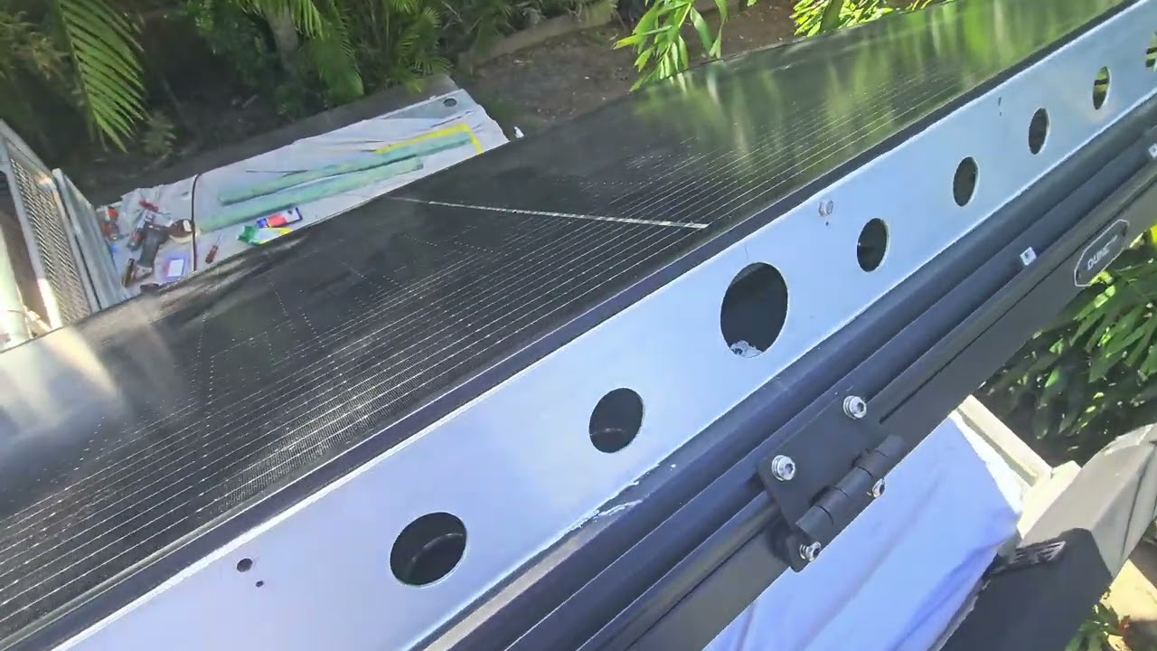Dune 4x4 hardtop rooftop tent with 350w fixed solar panel. 1800 x 1000 kickass