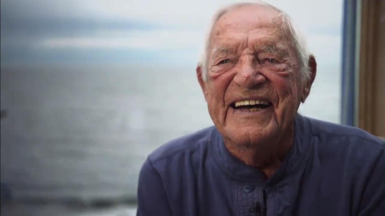 HNIC Opening: Howie Meeker explains the timelessness of hockey