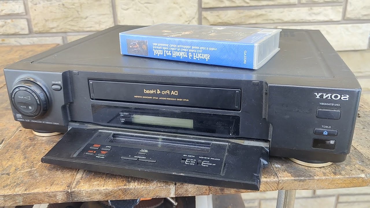 Few people know the secret of an old video recorder. A brilliant idea in a few minutes !