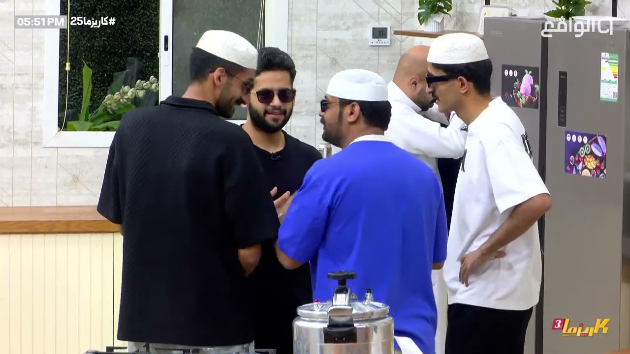 بداية مشهد تمثيلي بدخولية العمال مع كفيلهم لإصلاح القرية #كاريزما25 