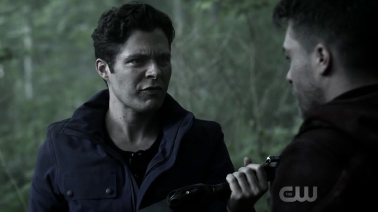 William and Roy Find Olivers Bow | Arrow 7x02 | The Longbow Hunters